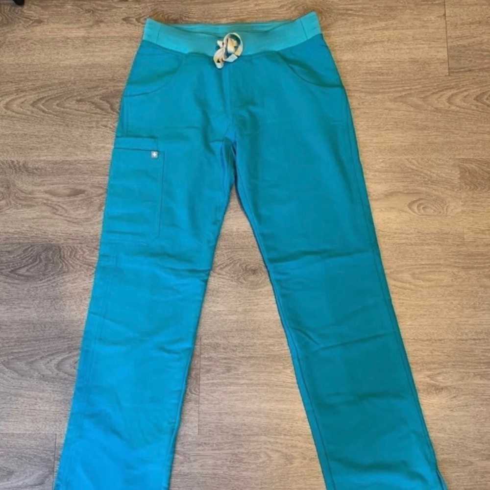 Teal Figs scrubs W_Kade Cargo pants